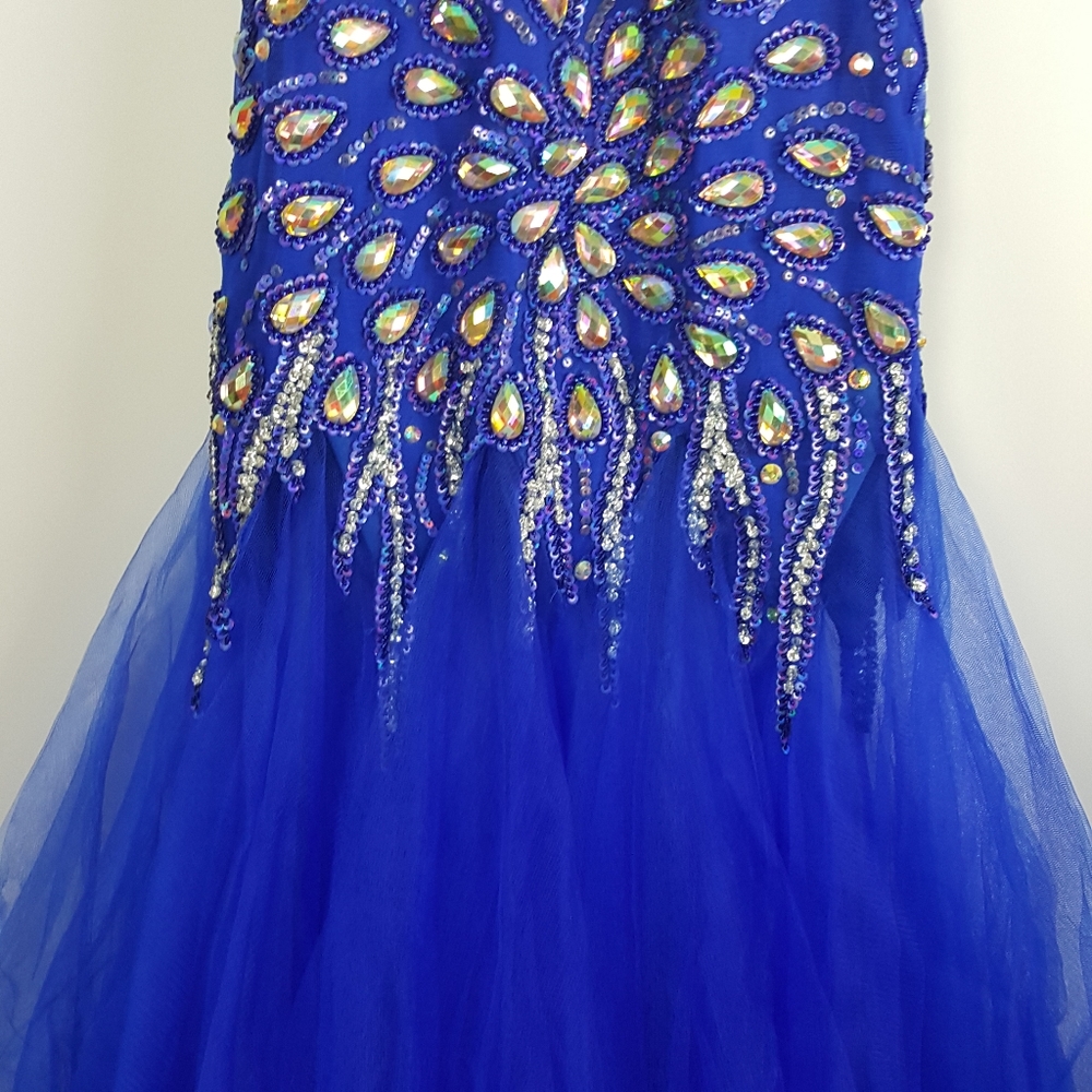 Angela & Alison Prom dress - Picture 9 of 11